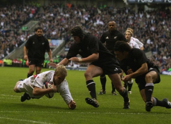 Lewis Moody dives over at HQ in 2002