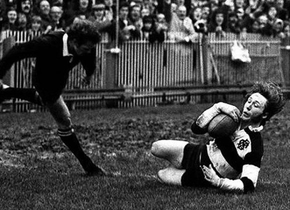 JPR Williams scores against the All Blacks in 1973