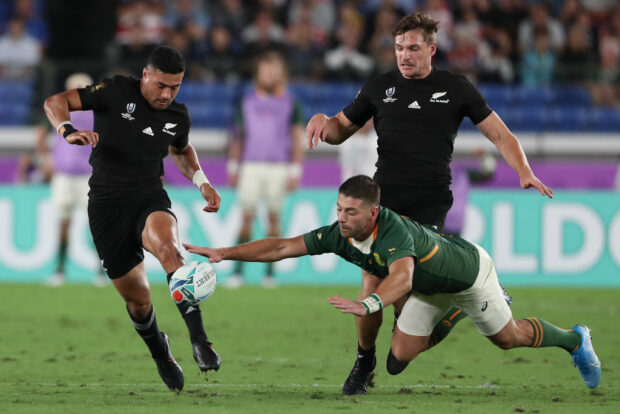 New Zealand - Willie le Roux tries to block a Richie Mo'unga kick