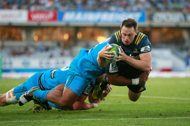 Ben Smith scores for the Highlanders