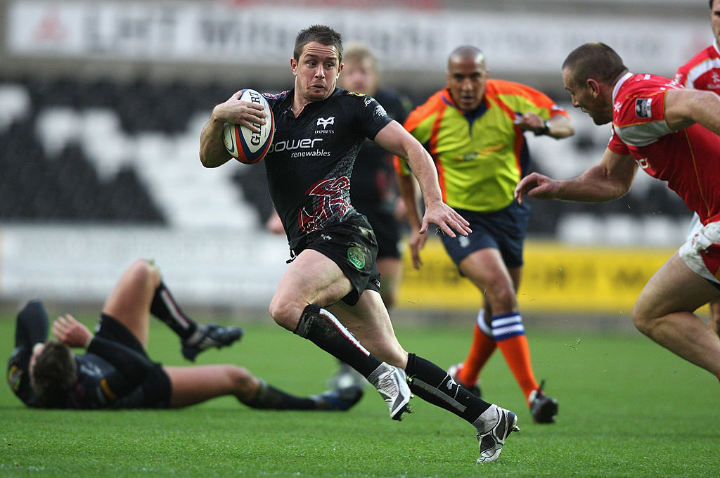 Shane Williams in action for the Ospreys