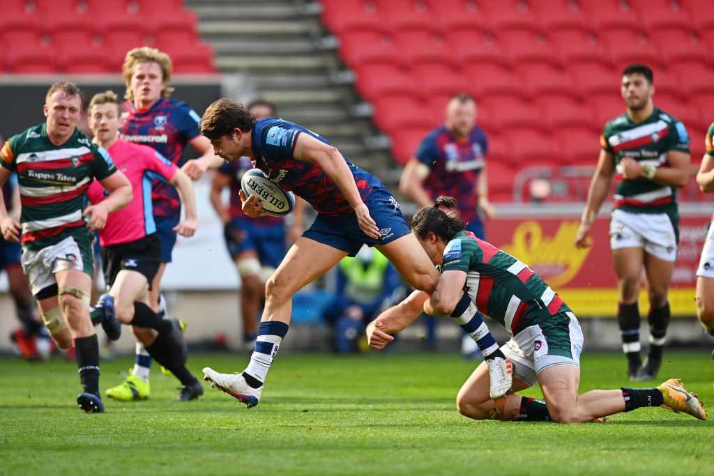 Bristol Bears centre Piers O'Conor breaks away against Leicester