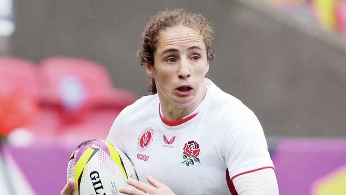 England wing Abby Dow