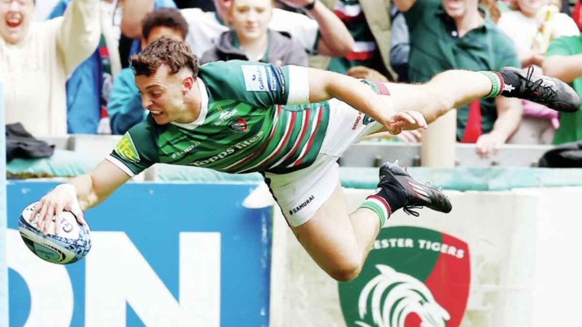 Adam Radwan scoring for Leicester Tigers