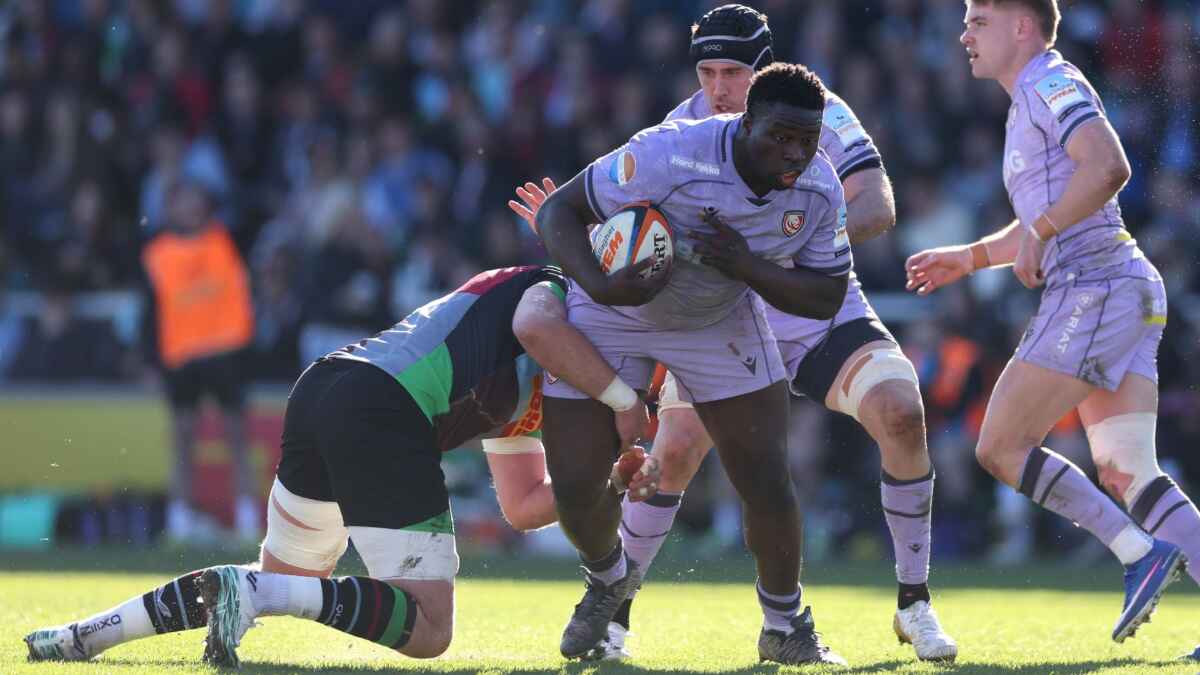 Gloucester prop Afo Fasogbon on the attack