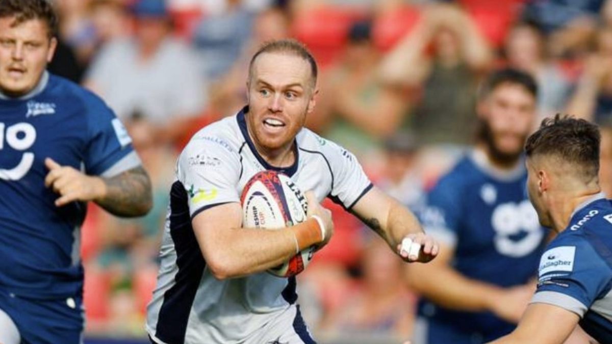 Alex Day playing for Bedford Blues