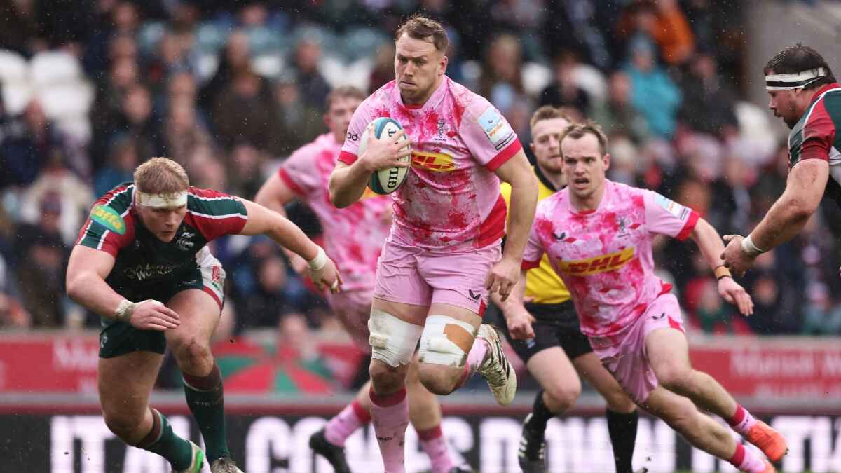 Harlequins No.8 Alex Dombrandt