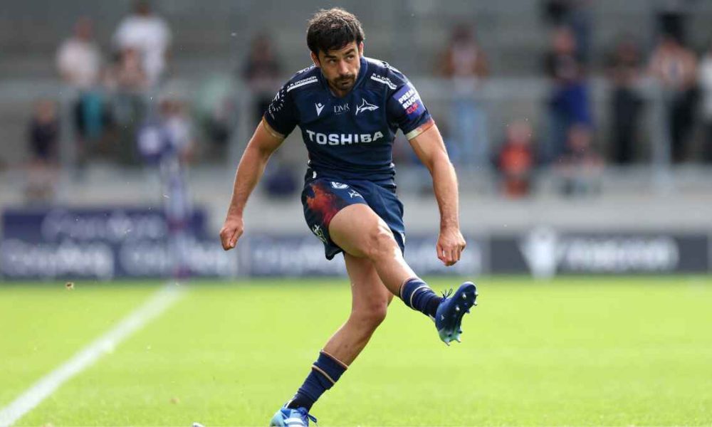 Alex Lozowski in Sale Sharks colours