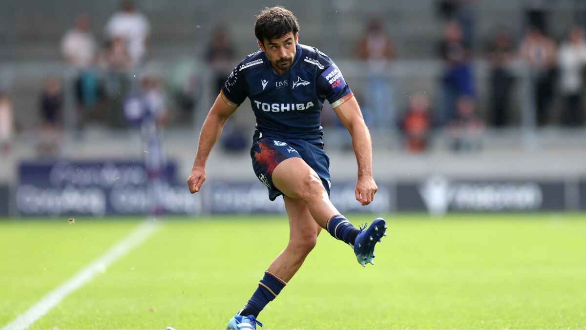 Alex Lozowski in Sale Sharks colours