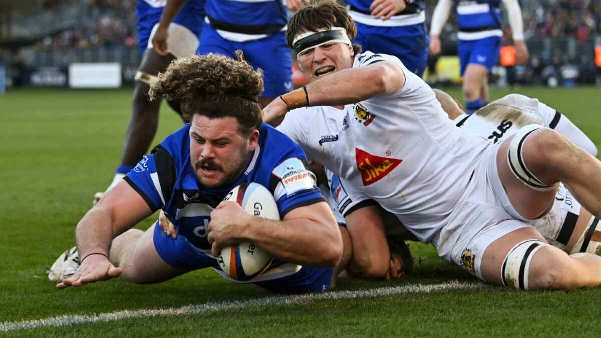 Alfie Barbeary scoring for Bath.