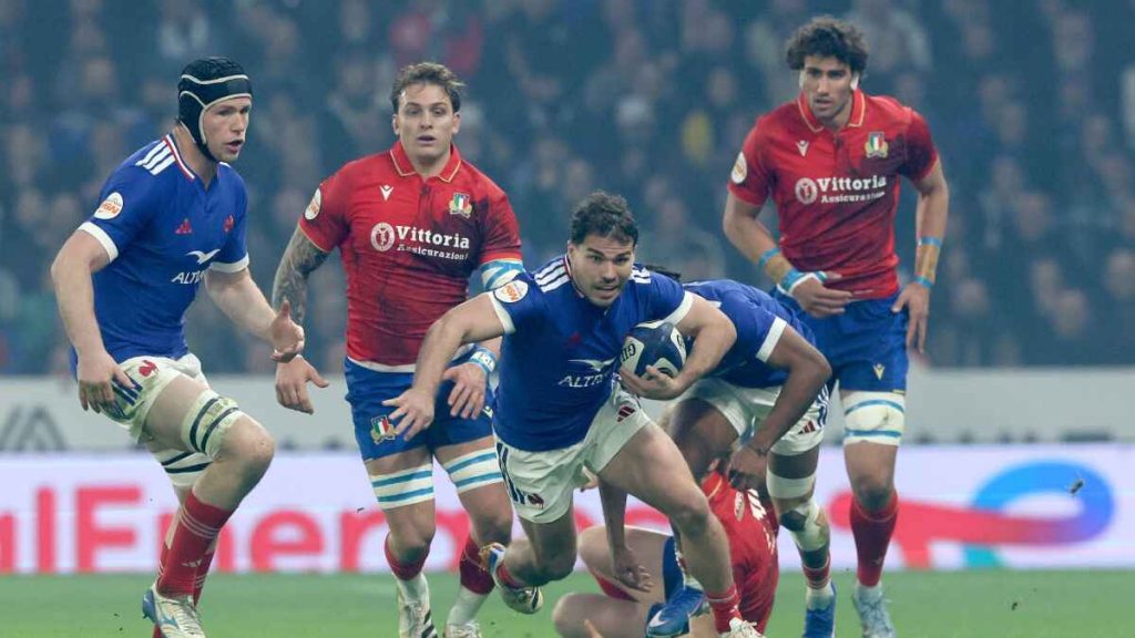 Antoine Dupont on the charge for France against Italy
