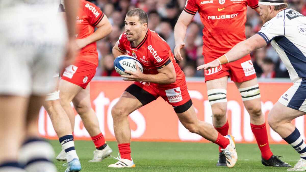 Toulouse scrum-half Antoine Dupont