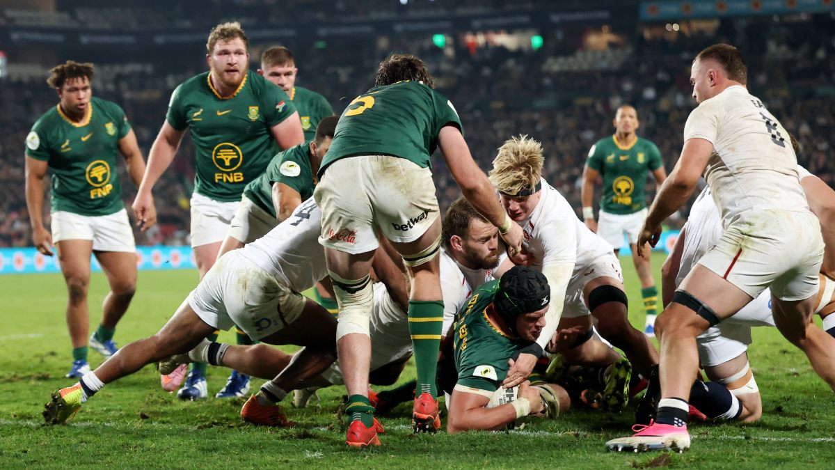 BJ Dixon scores South Africa’s seventh try