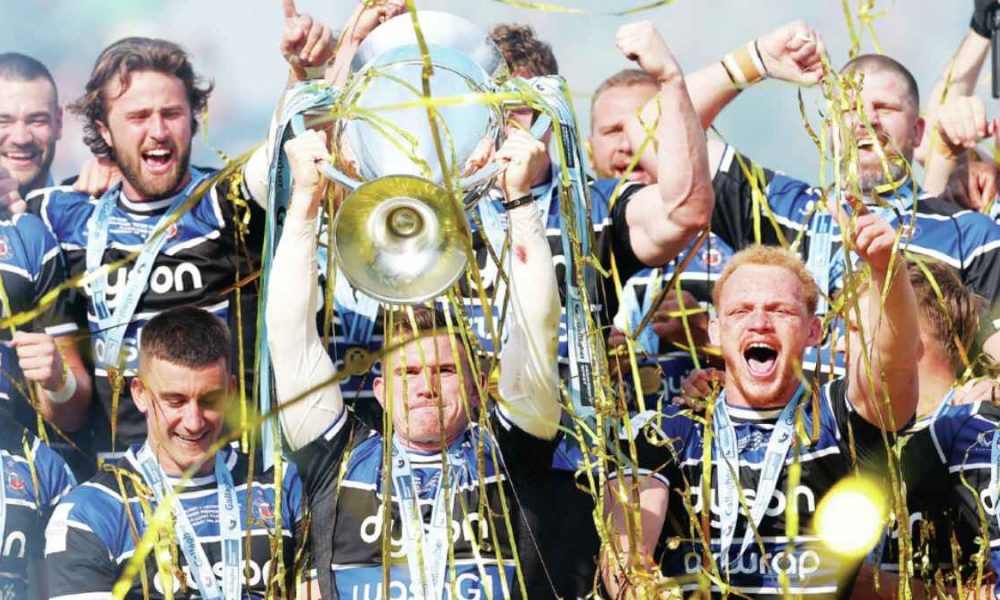 Bath lift the Premiership trophy