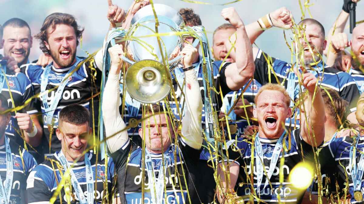 Bath lift the Premiership trophy