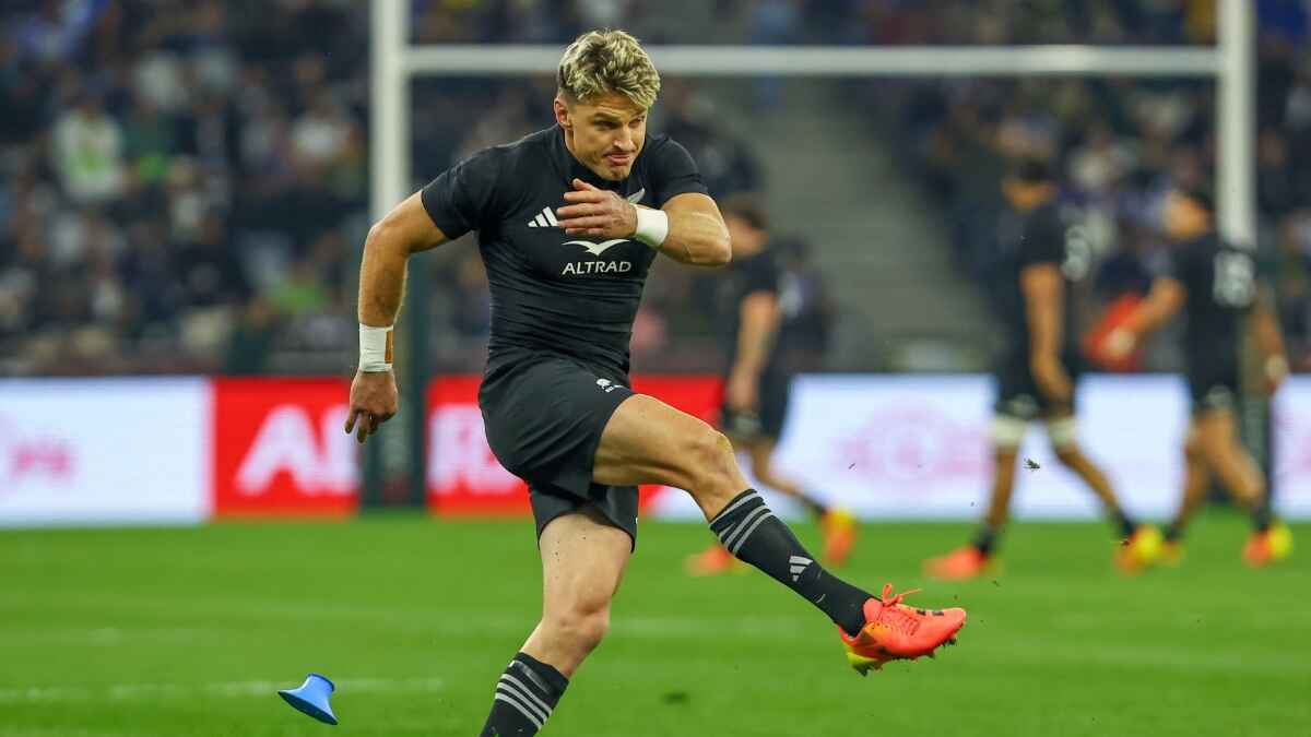 Beauden Barrett playing for New Zealand against the Stormers