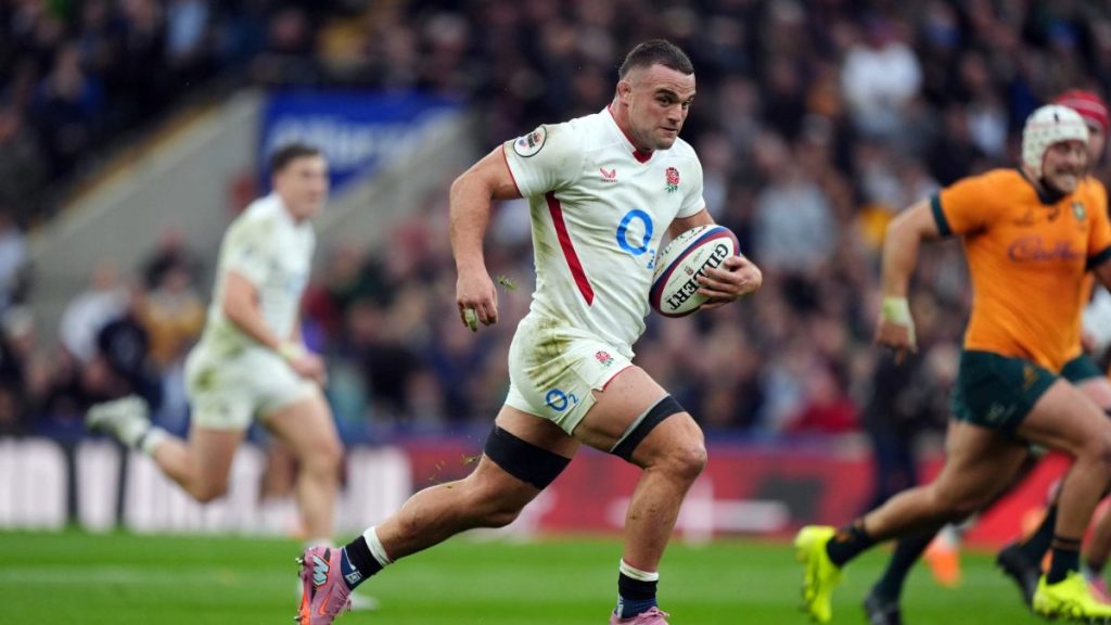 Ben Earl shows his speed by finishing England's first try against Australia