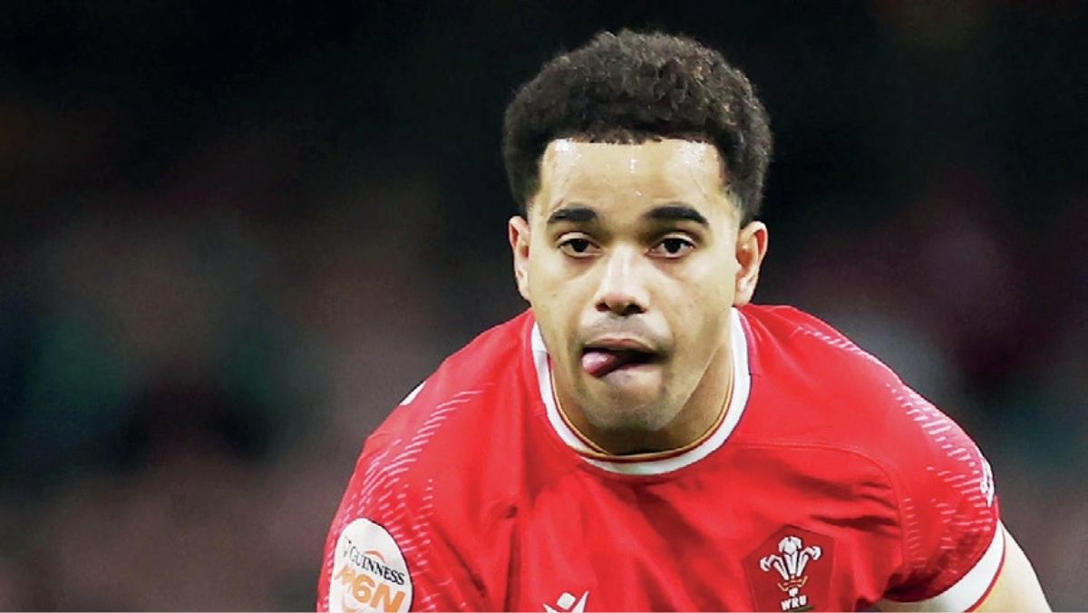 Ben Thomas in action for Wales