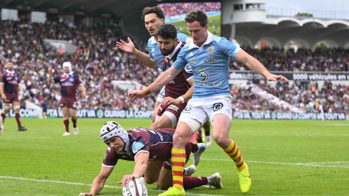 Bordeaux-Bègles and Perpignan players compete during a Top 14 clash.