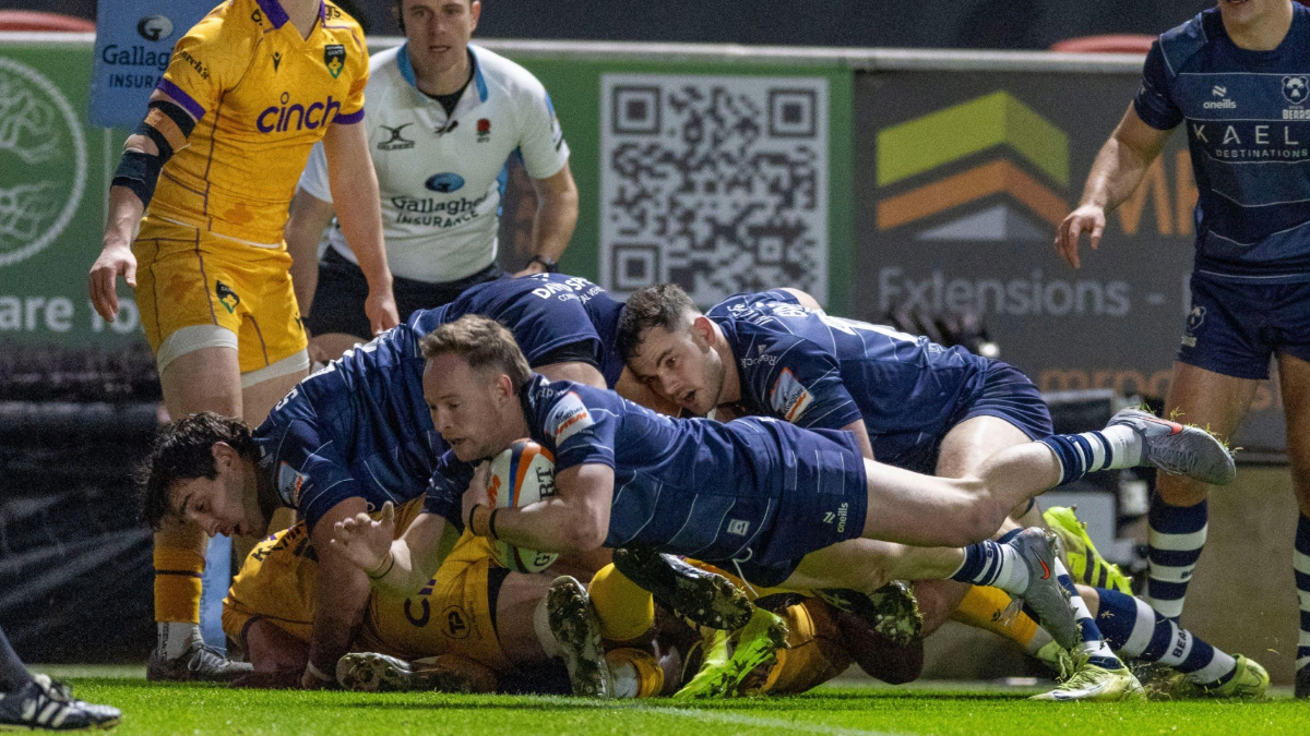 Kieran Marmion dives over to score for Bristol Bears