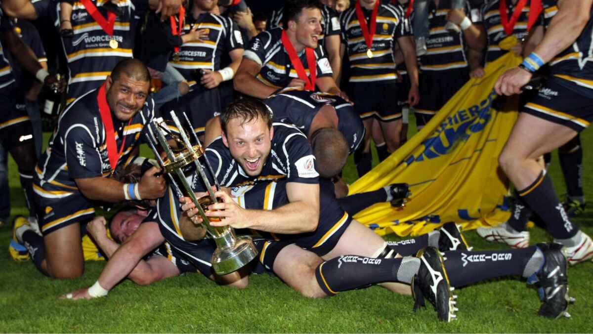 Captain Chris Pennell with the trophy after beating Cornish Pirates in the 2011 Championship Final.