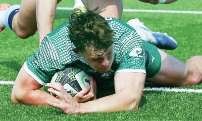 Ealing Trailfinders’ Geordie Gwynn scores despite the attention of Bedford Blues’ George Worth