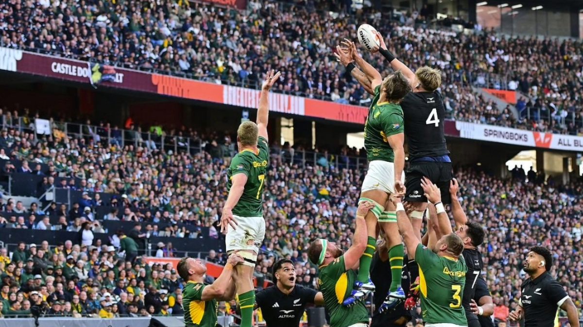 Eben Etzebeth steals a lineout for South Africa.