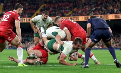 Eben Etzebeth scores the 11th Springboks try before being sent off