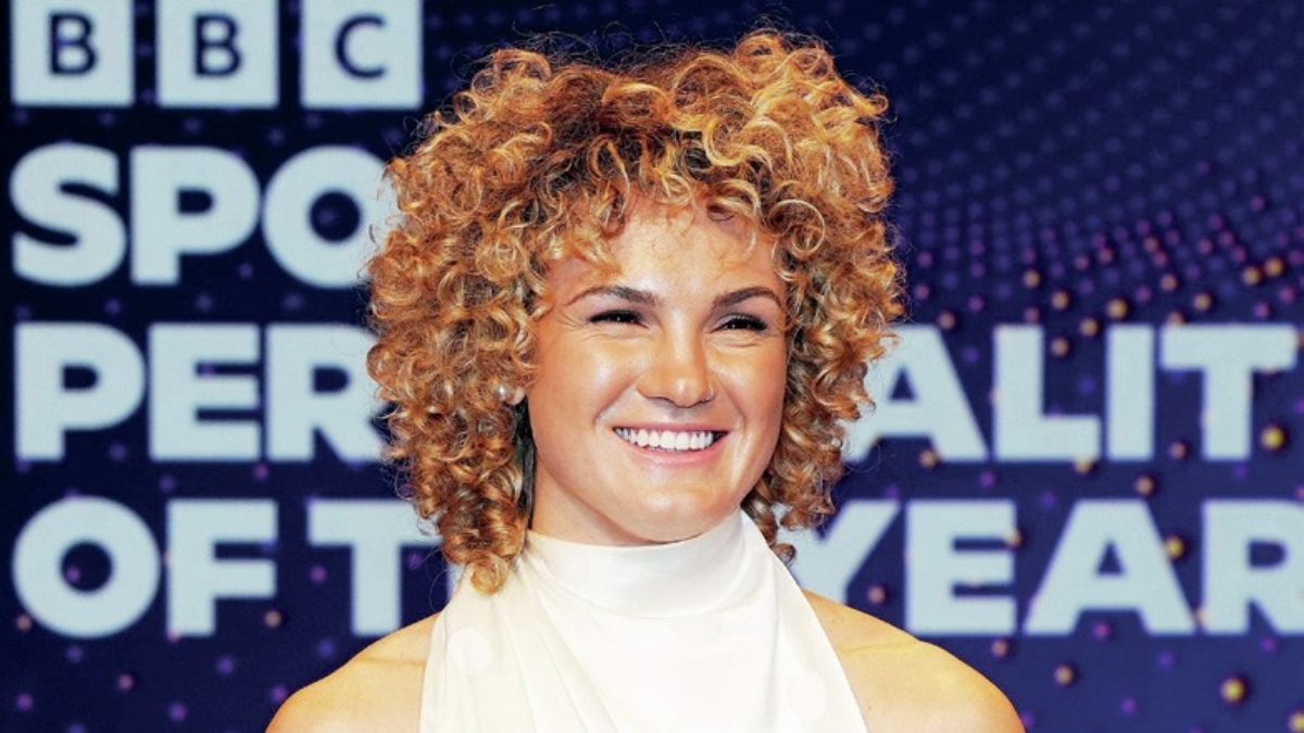 Ellie Kildunne with her BBC Sports Personality of the Year 2025 runners up award