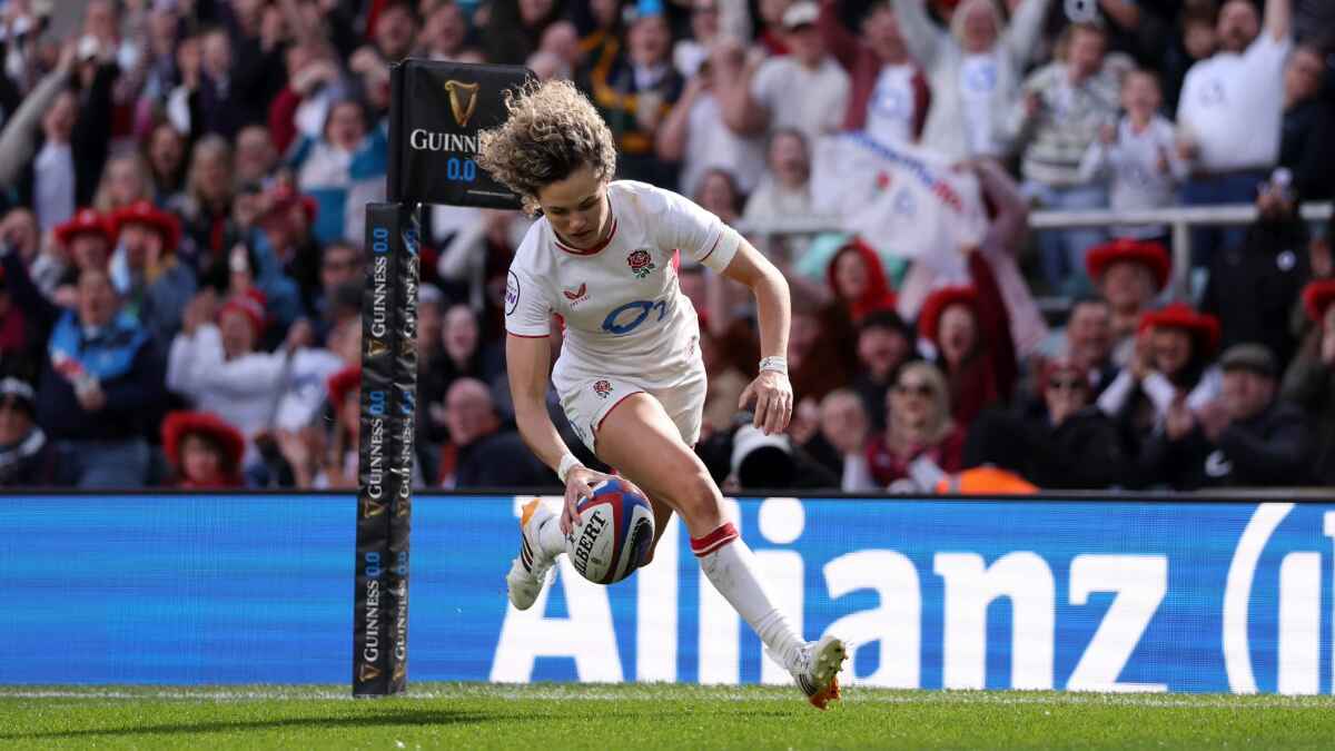 Ellie Kildunne scoring for England against Ireland yesterday