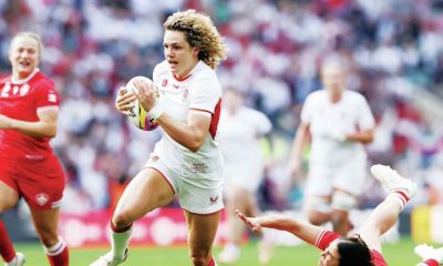 Ellie Kildunne gets the first try for England