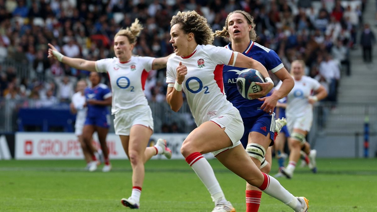 Ellie Kildunne in action for England