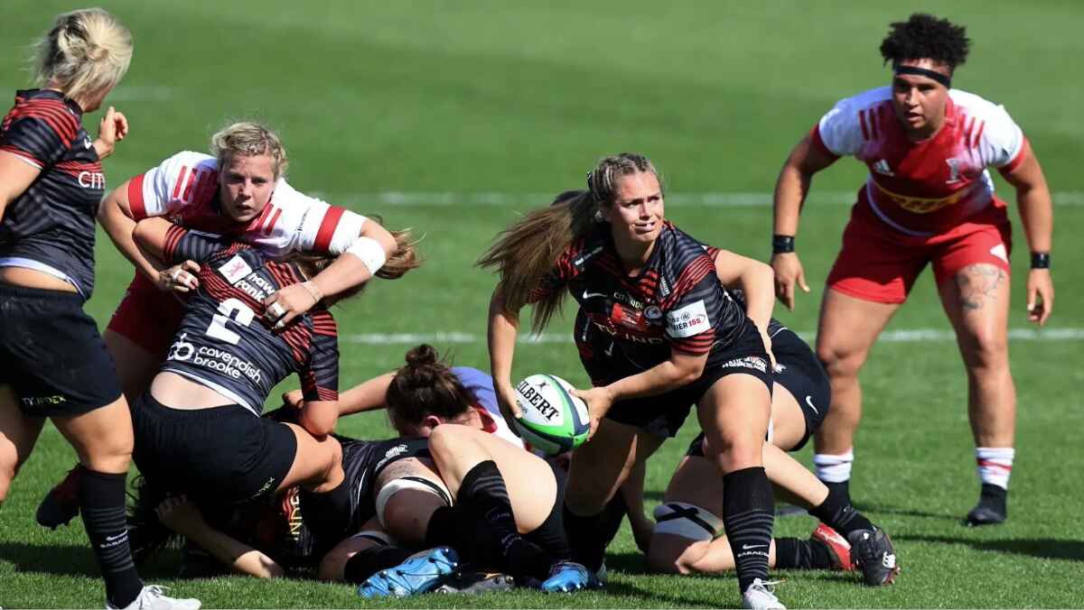 Emma Swords playing for Saracens in the 2021 Premier XVs final.