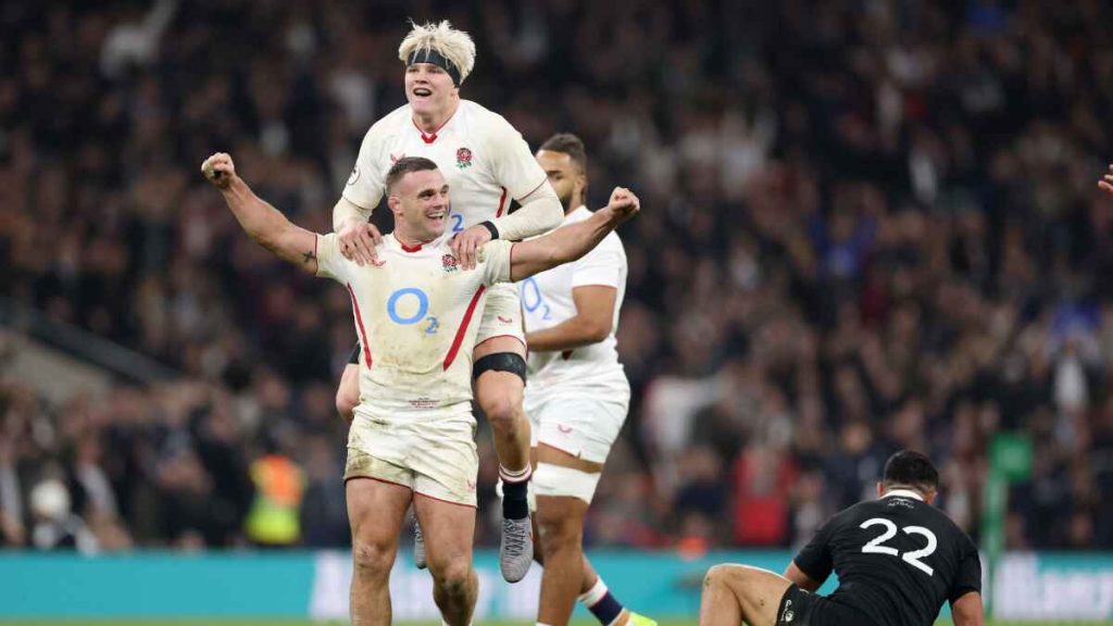 Ben Earl and Henry Pollock celebrate