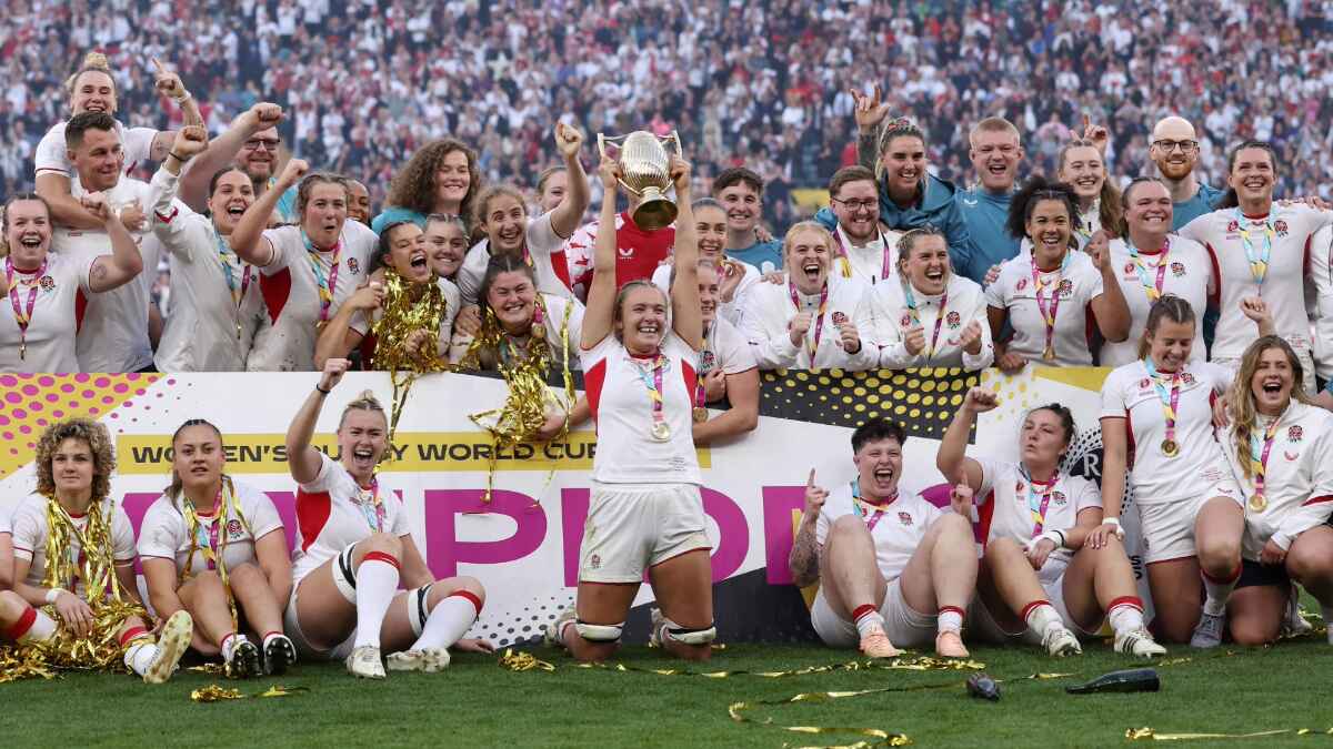 Zoe Aldcroft lifts the Women’s Rugby World Cup trophy for England