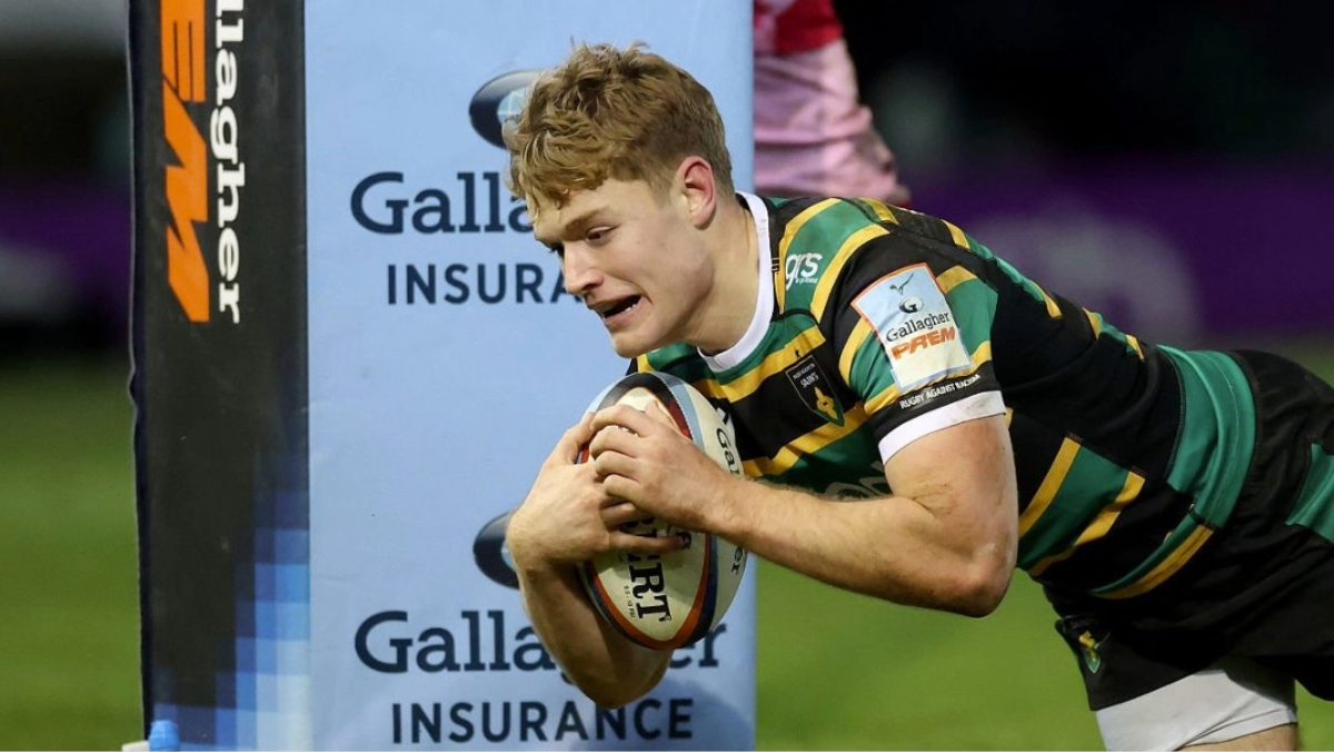Fin Smith in action for Northampton Saints