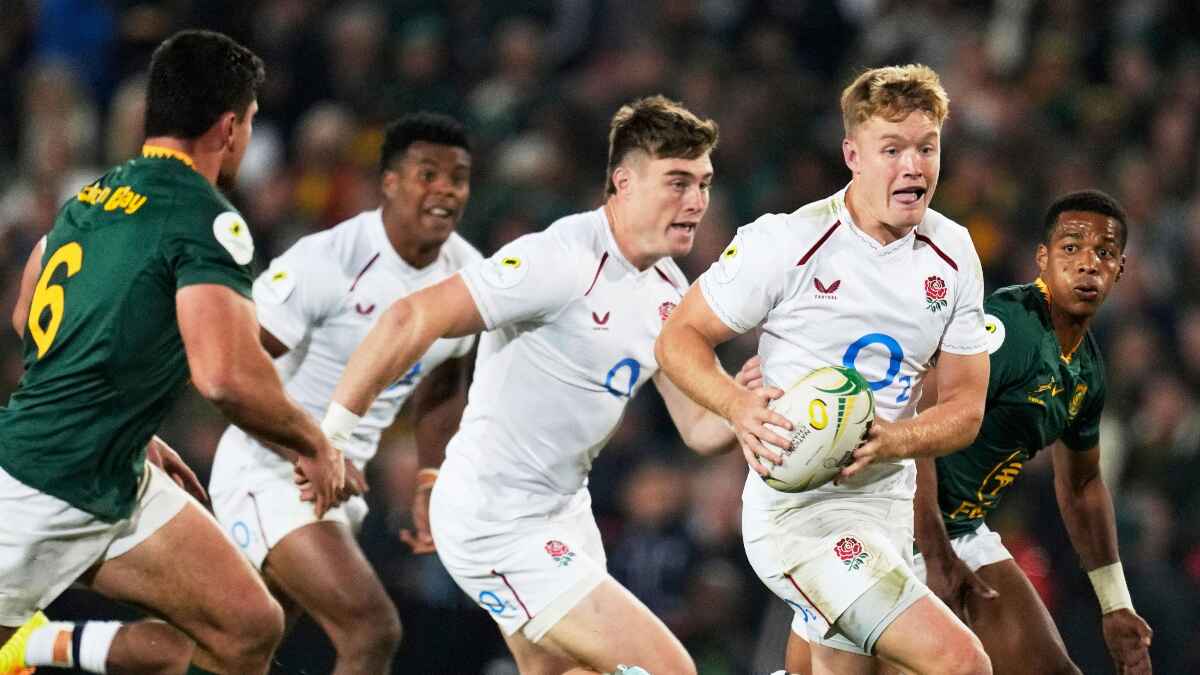 England’s Fin Smith runs with the ball during the Test against South Africa