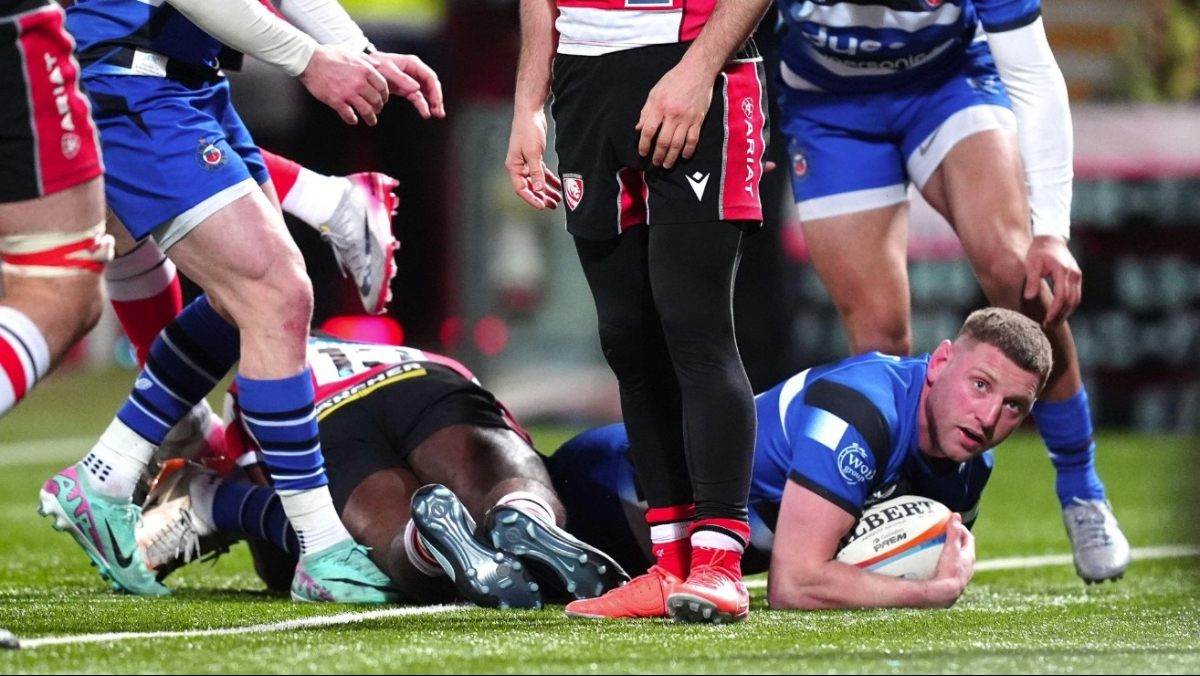 Finn Russell scores Bath’s fourth try