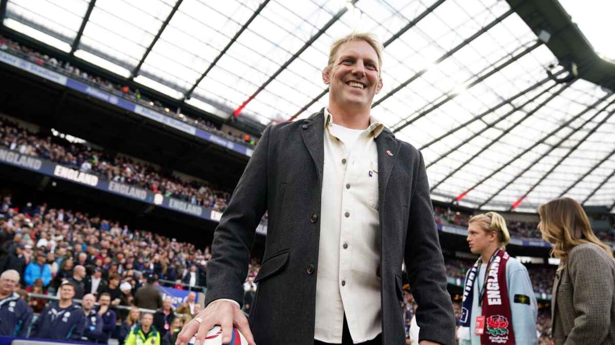 Former England captain Lewis Moody receiving a warm welcome at Allianz Stadium