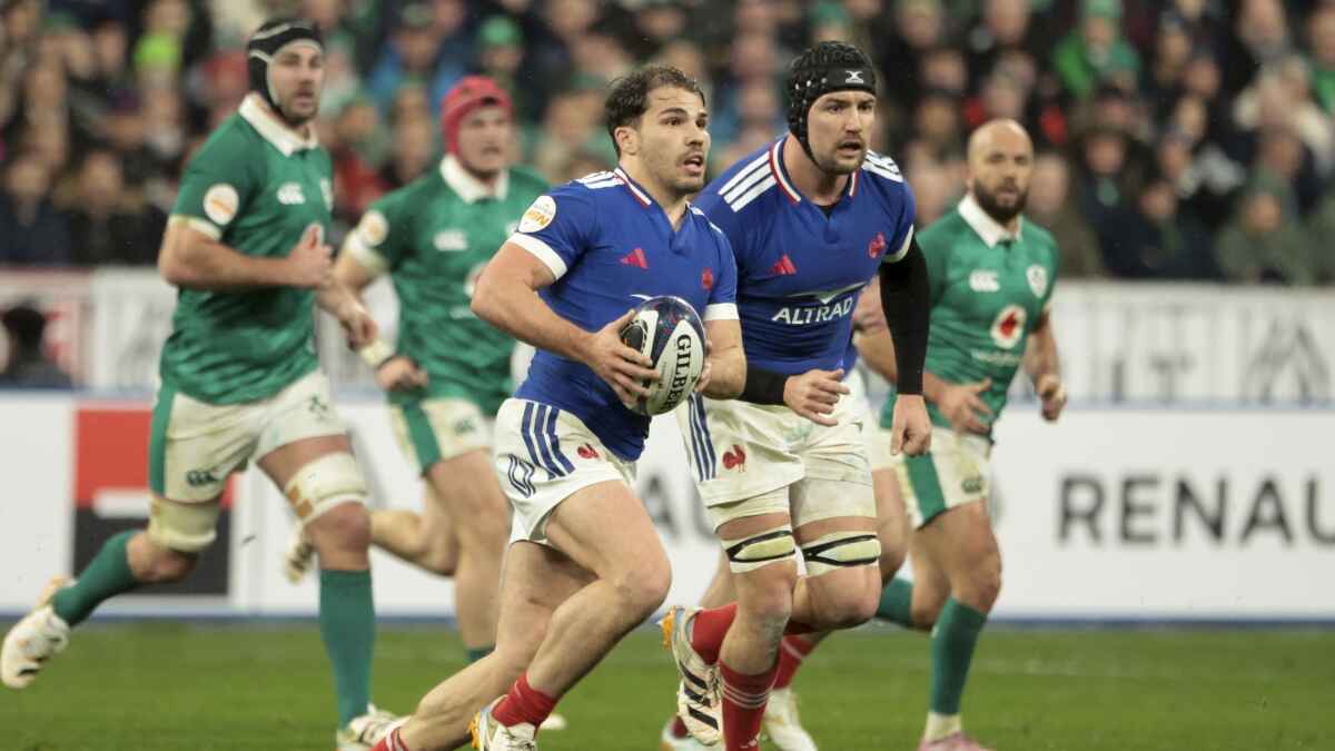 France’s Antoine Dupont and Francois Cros