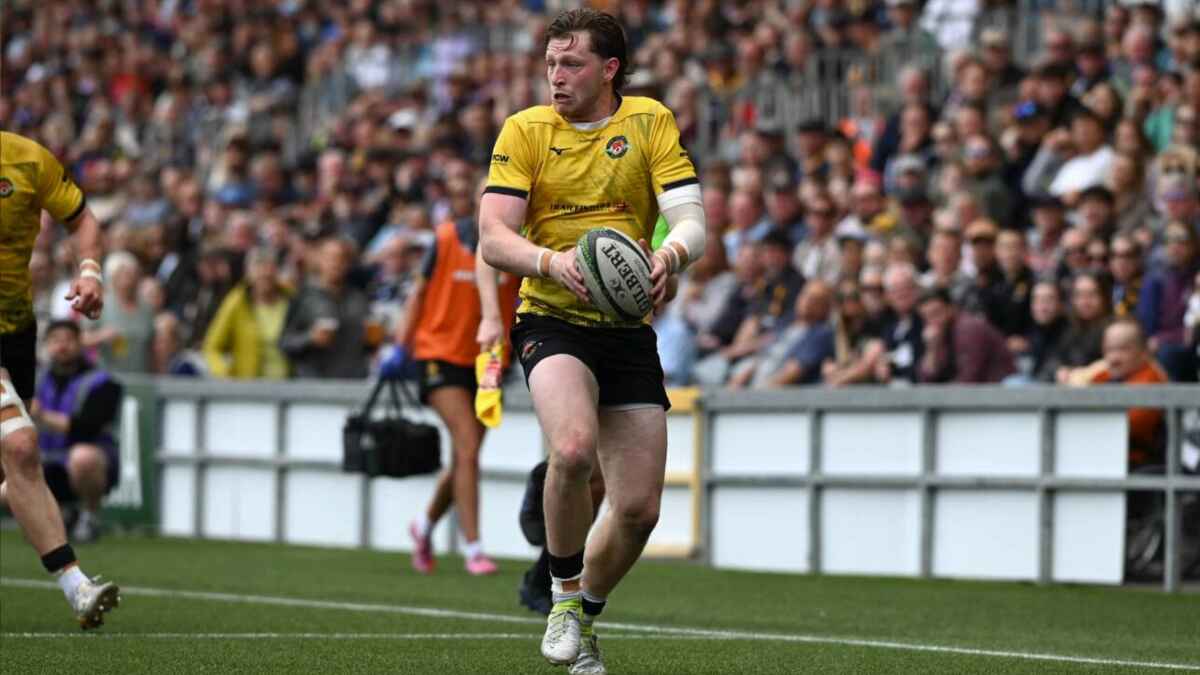 Ealing Trailfinders’ Francis Moore on the attack against Worcester last weekend