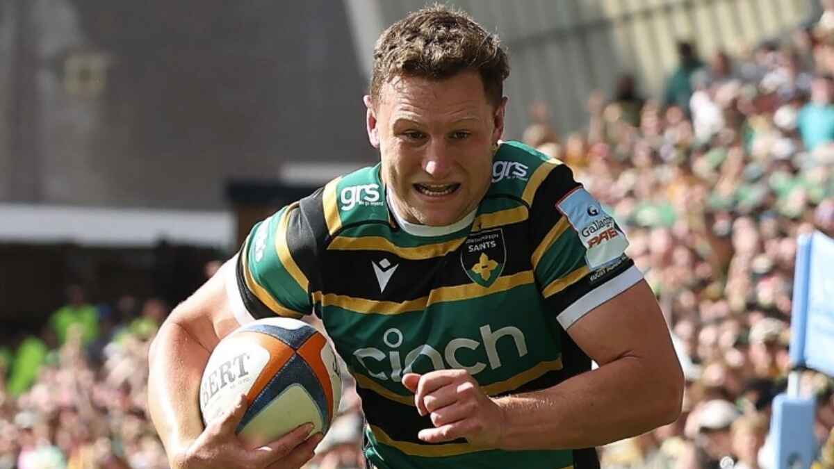 Fraser Dingwall on the attack for Northampton Saints
