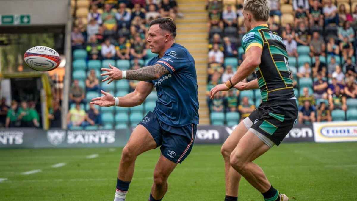 George Simpson sets up a try for Doncaster Knights against Northampton Saints.