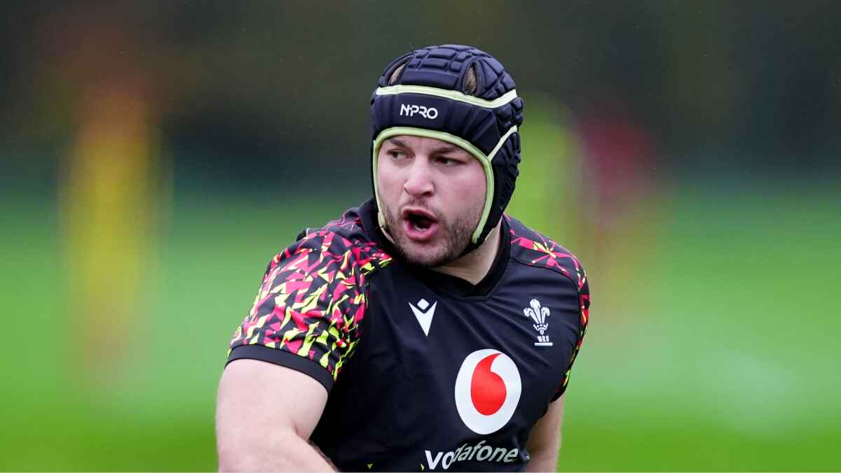 Harri Deaves at a Wales training session