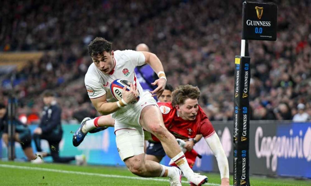 Henry Arundell breaks free to score England’s opening try against Wales