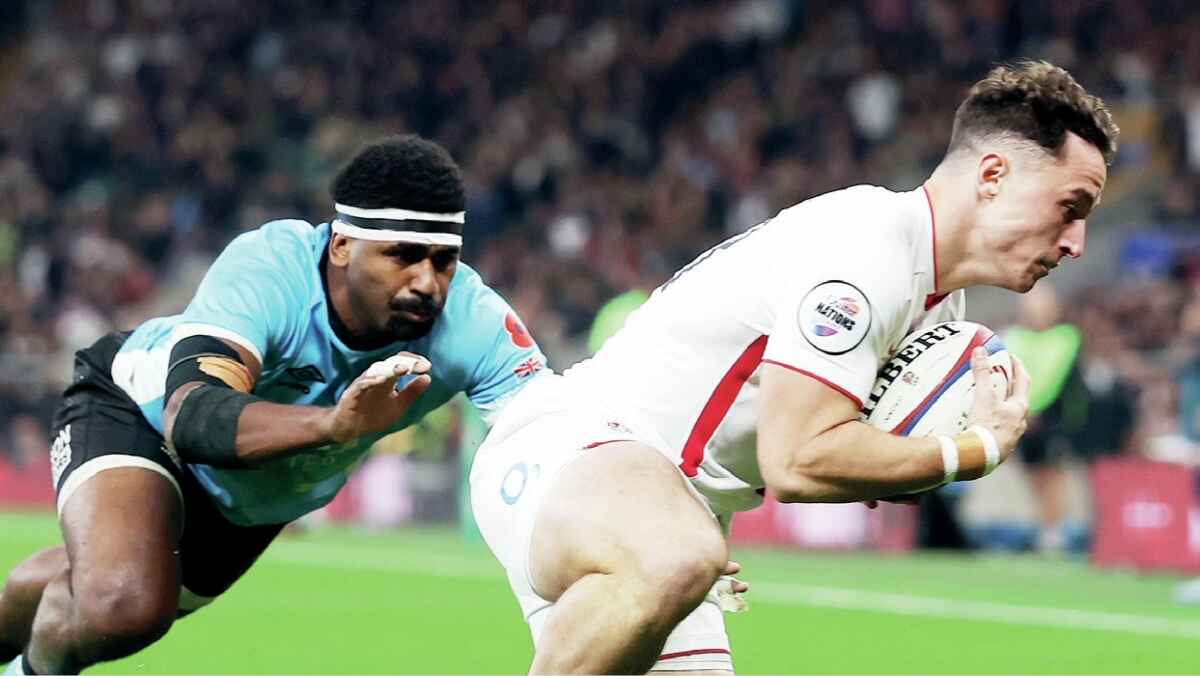 Henry Arundell touches down for England