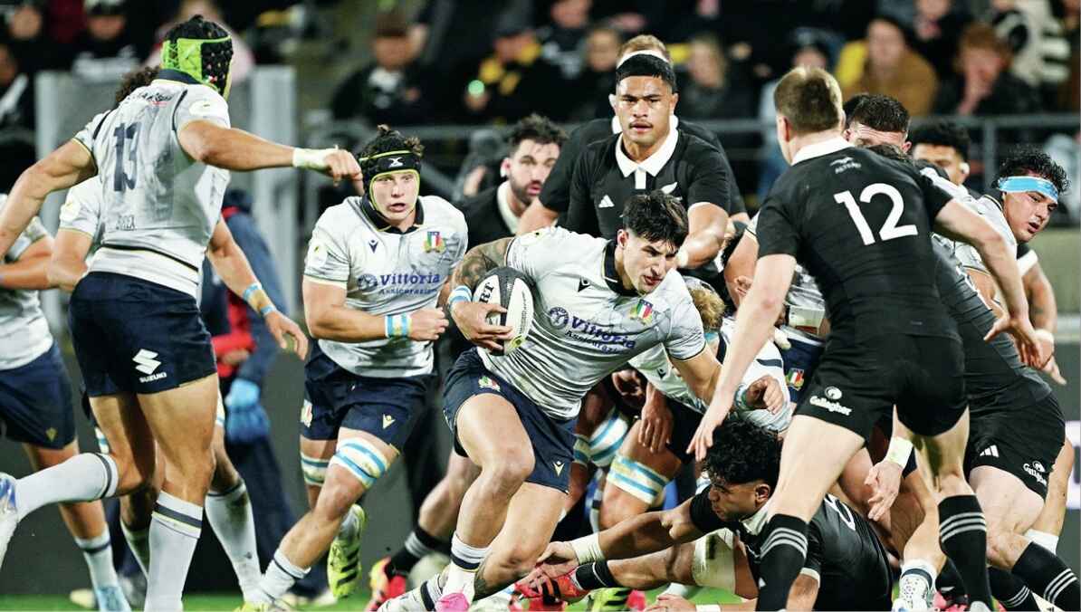 Italy on the attack against the All Blacks in the Nations Championship