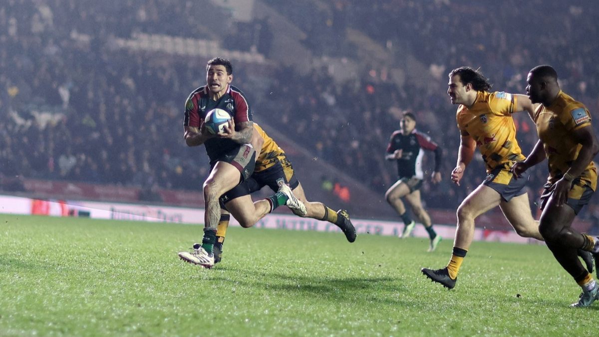 Izaia Perese goes in to score for Leicester Tigers