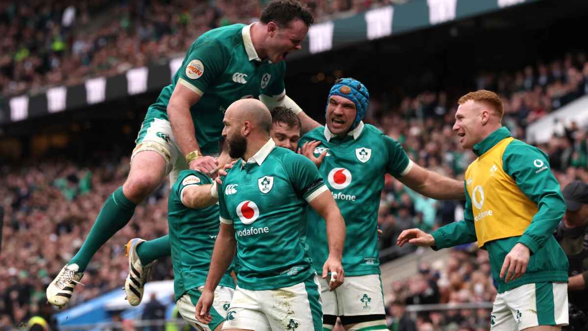 Ireland celebrate Jamison Gibson-Park’s early opener