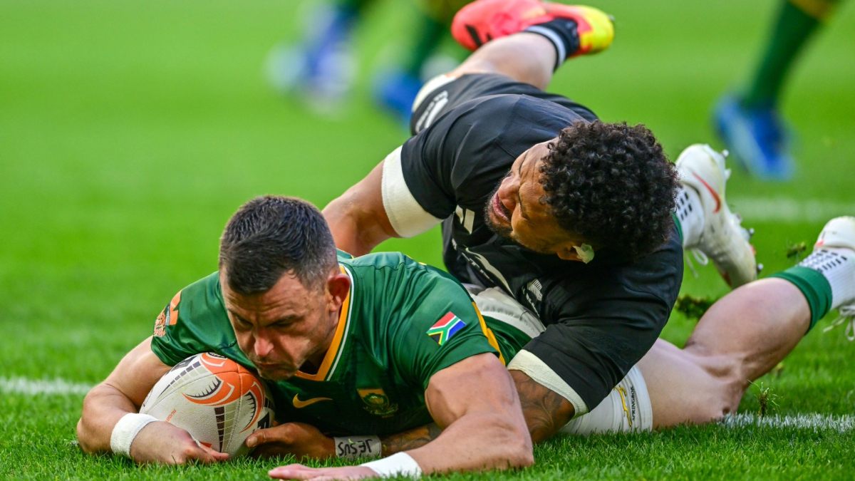 Jesse Kriel of South Africa goes over